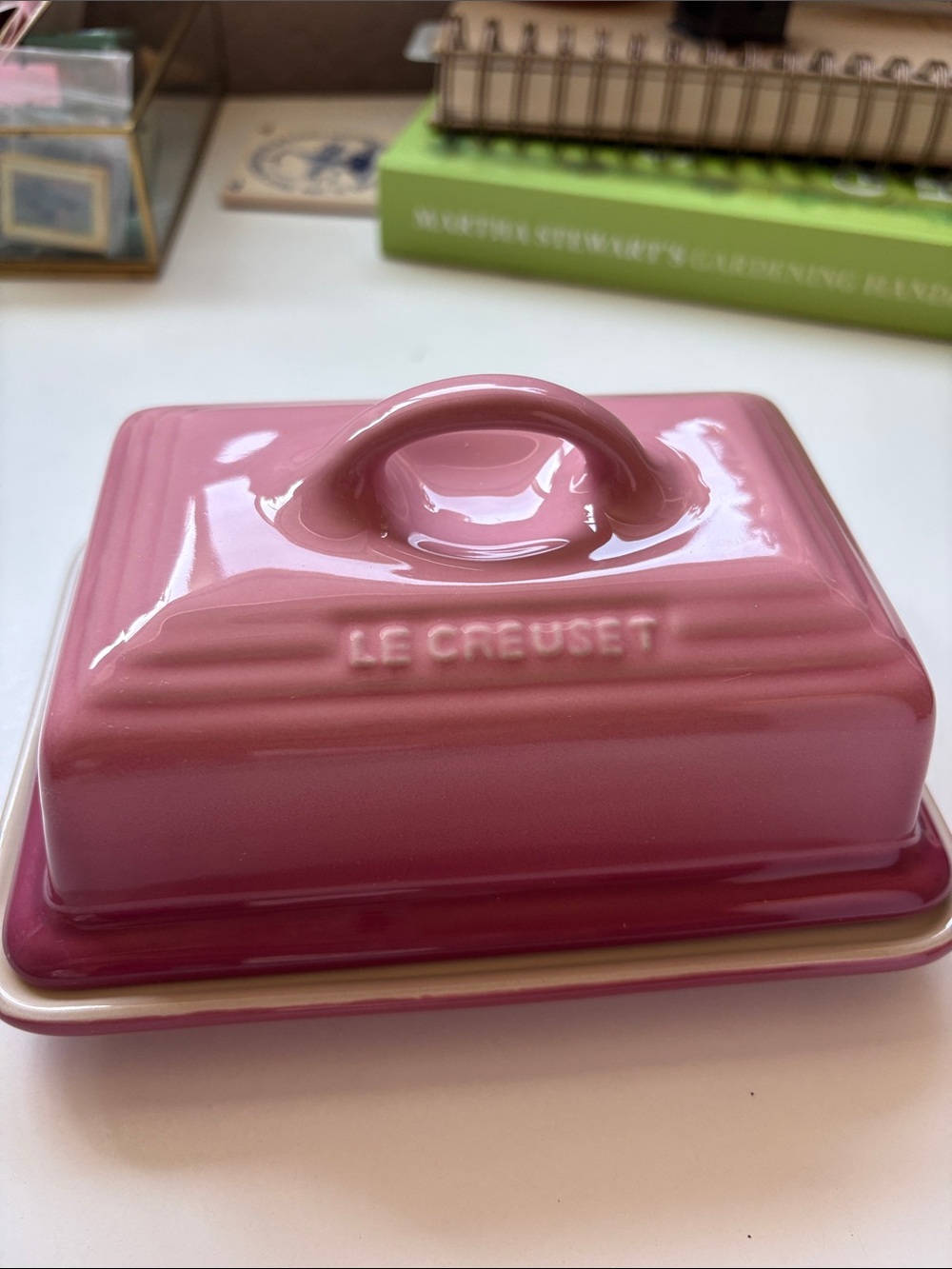 Le Creuset Stoneware Heritage European Covered Butter Dish (Rose Quartz)